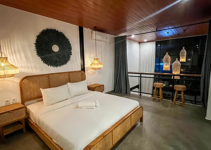 Tropical Loft Steps Away From The Beach! Hidden Gem!